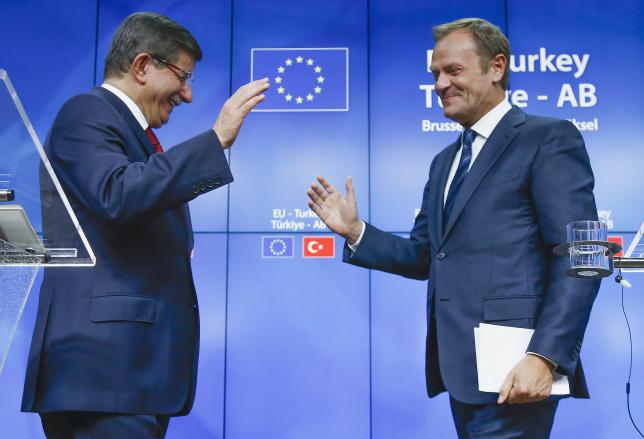 Cash, visas and talks: key points of EU-Turkey pact on refugees