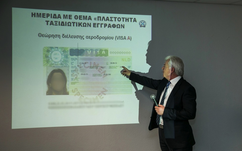 Scotland Yard, FBI train Greek officers in passport forgery detection