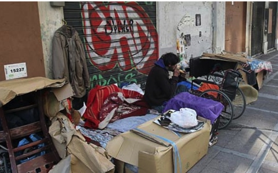 Homeless in Athens get basic essentials for winter