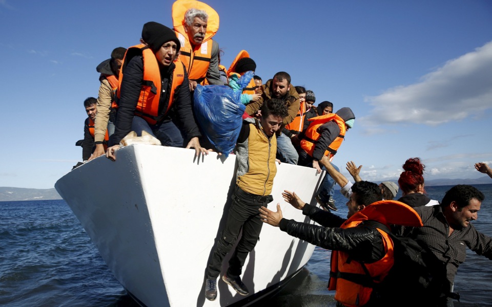 Greece holds alleged Spanish lifeguards over migrant trafficking