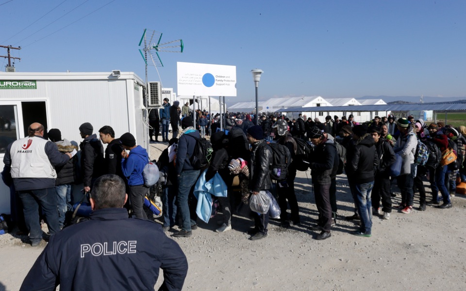 Greece demands that migrants declare final EU destination
