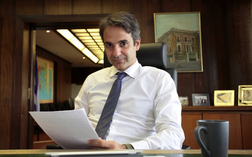 Mitsotakis pledges to attract center-left voters, work with Tzitzikostas if he wins Sunday’s ballot