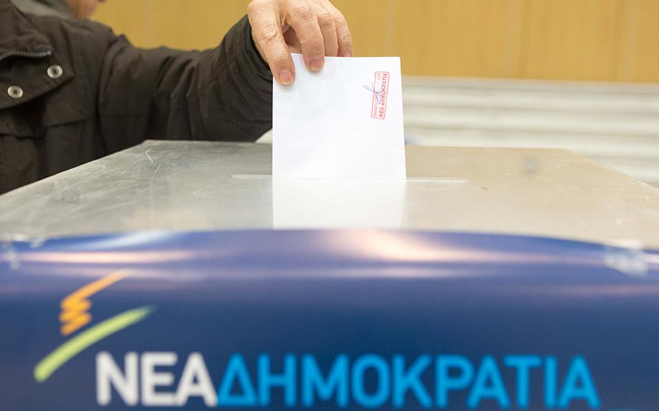 New Democracy supporters go to polls to elect new leader