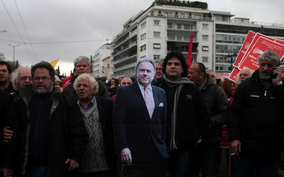 Greek workers march to Parliament to protest pension reform