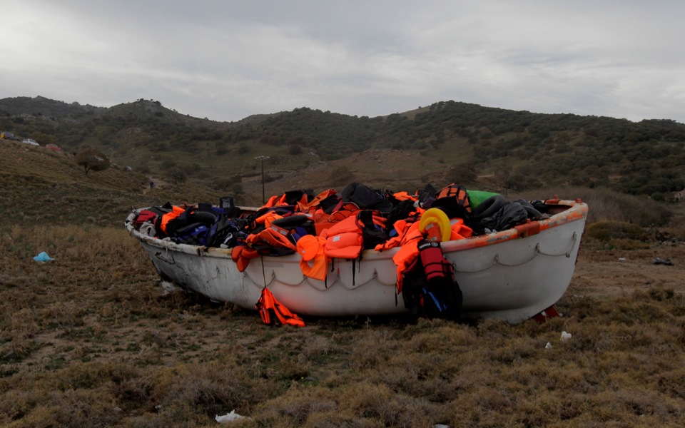 Dangerous Mediterranean crossing killed record number of migrants in 2015, says agency
