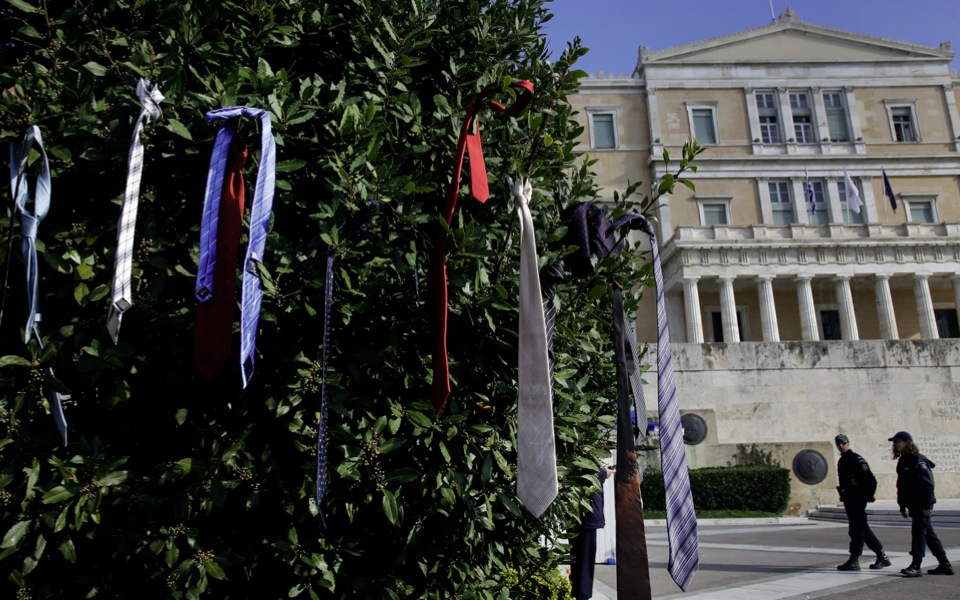 Greek lawyers all tied up over pension reforms