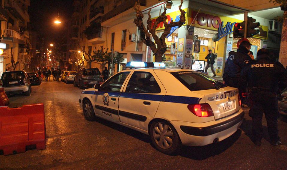 Police, motorcyle thieves exchange gunfire in central Athens