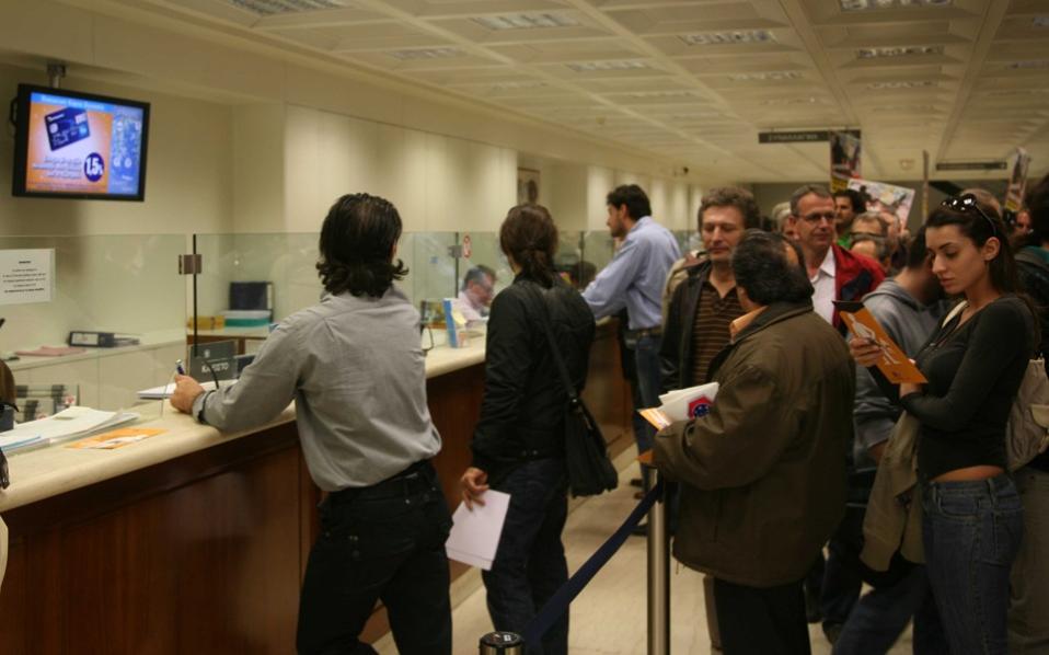 Greek bank deposits increase