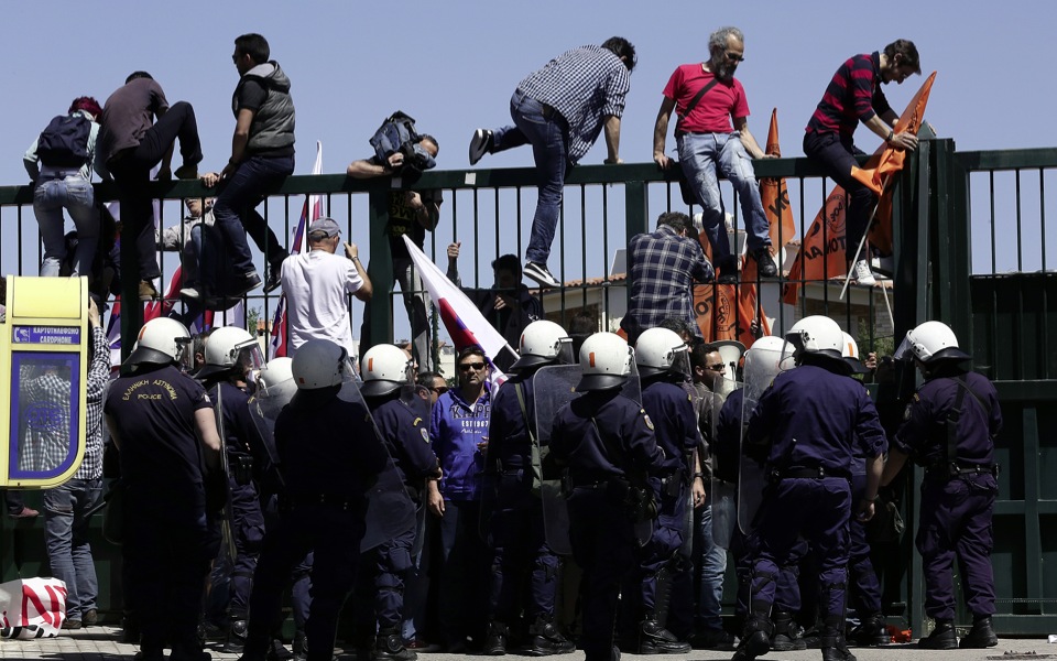 Greek teachers stage boisterous rally outside ministry