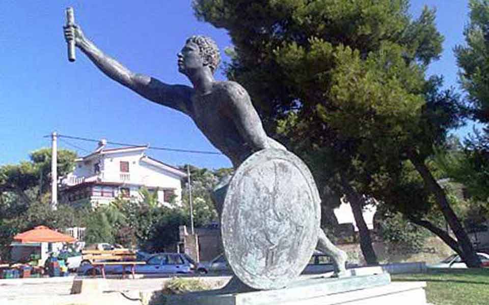 Stolen Marathon messenger statue to be replaced