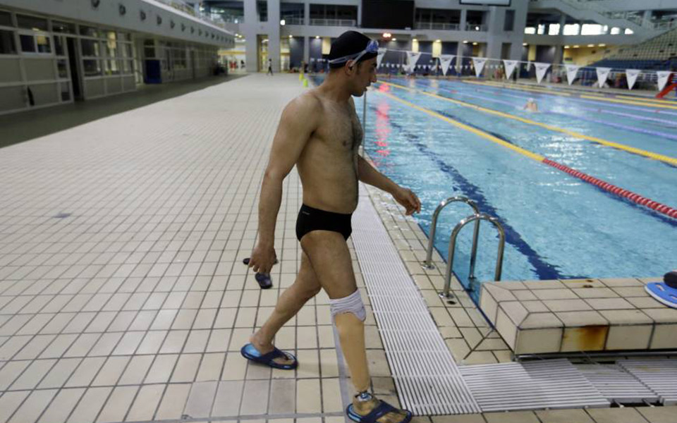 Disabled Syrian war refugee to carry Rio flame in Greece on behalf of displaced