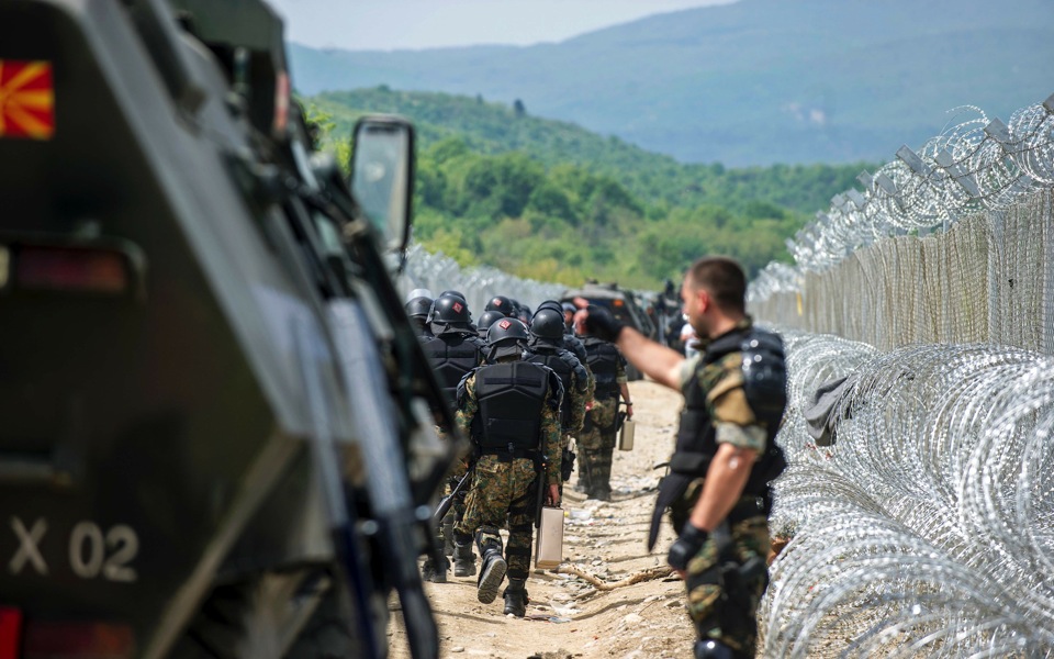Greek Police crack down on activists along FYROM border