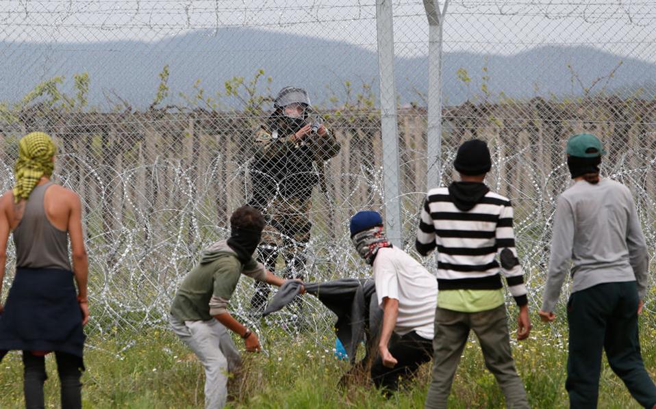 Fresh clashes between FYROM police and migrants at northern border