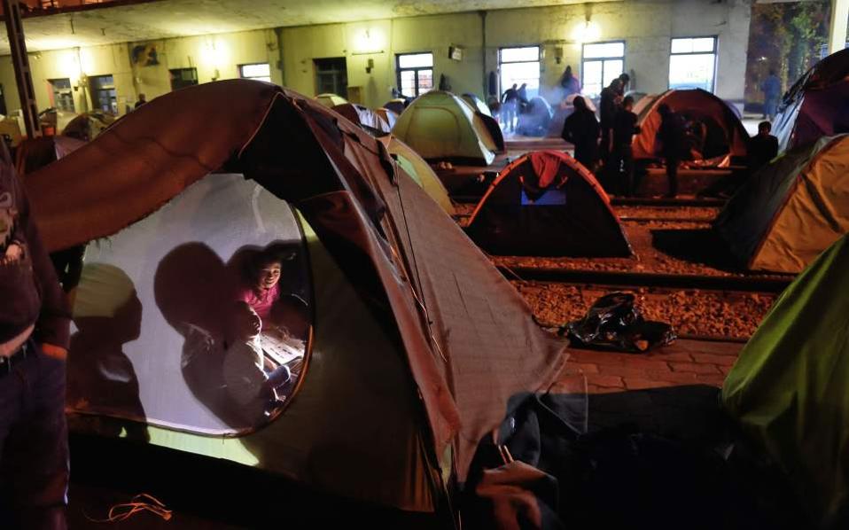 Greece warns migrants at Idomeni about spread of diseases