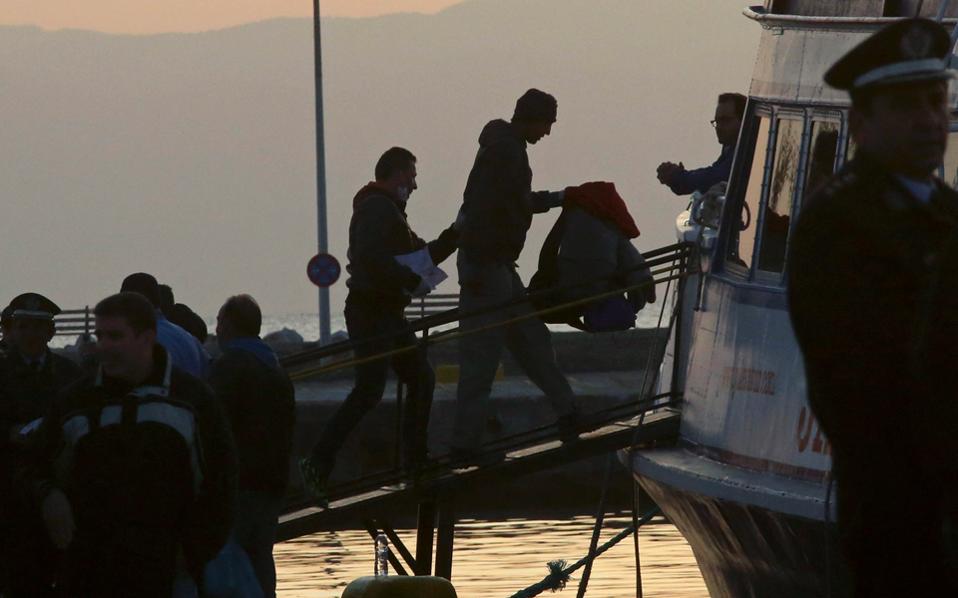 Greece begins refugee deportations under EU plan