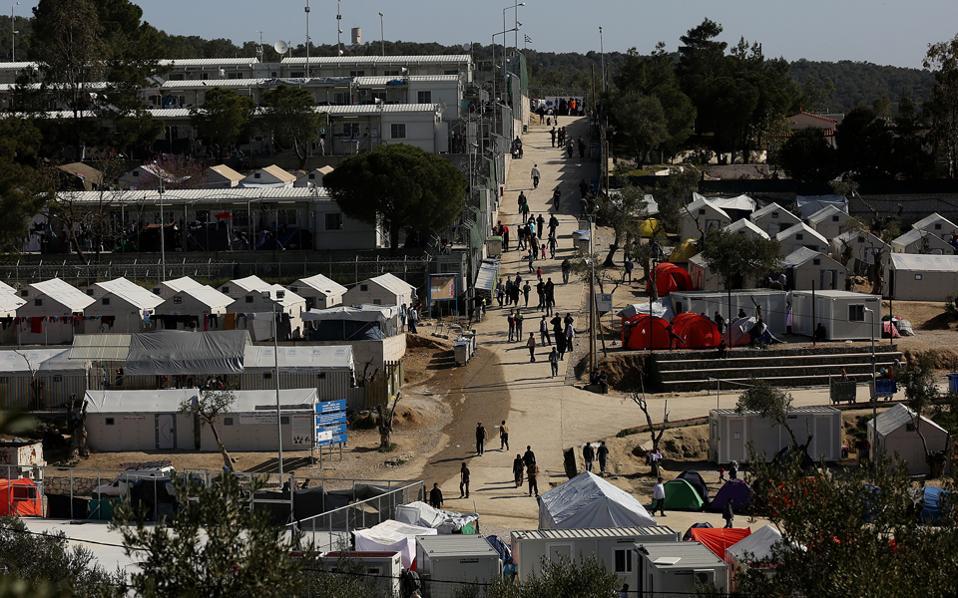 Detained migrants protest in camp on Lesvos