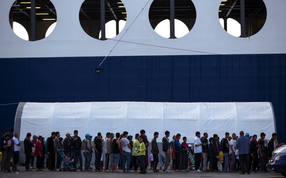 Greece says it will take two weeks to fix deporation system