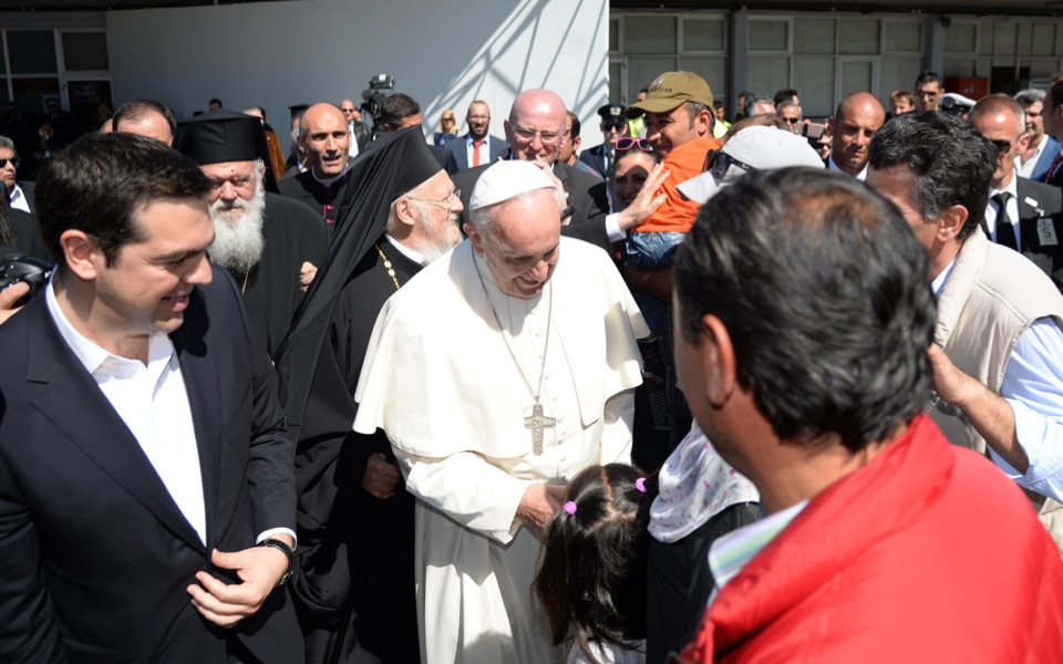 Pope brings 12 Syrian Muslim refugees to Italy