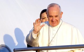 Greek premier welcomes Pope Francis to Lesvos