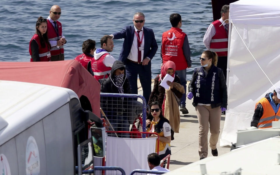 Migrants sent back from Greece arrive in Turkey under EU deal