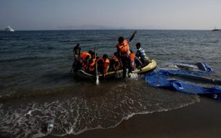 Migrant inflows ease on islands of eastern Aegean