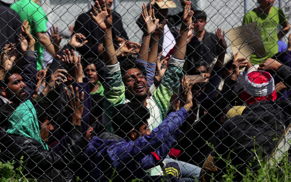Turkey says next migrant transfer delayed, blames Greece