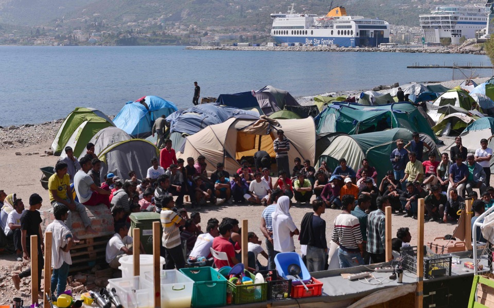 Despite deal, refugees still trickling into Greece