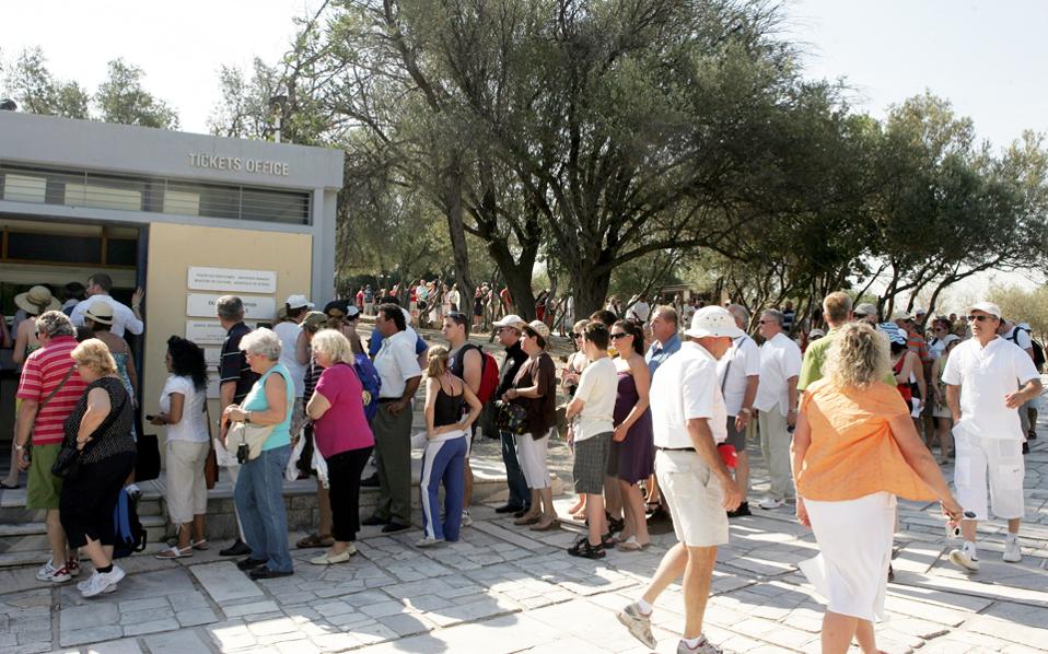 Longer hours, pricier tickets at Greek museums and archaeological sites