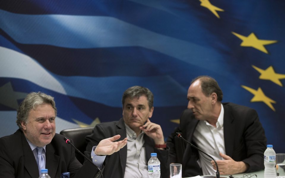 Athens indicates it will submit reform bills before getting creditors’ approval