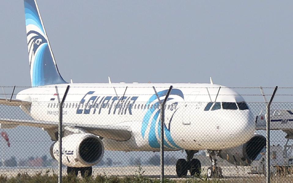 EgyptAir chairman denies reports that MS804 earlier sent technical warnings