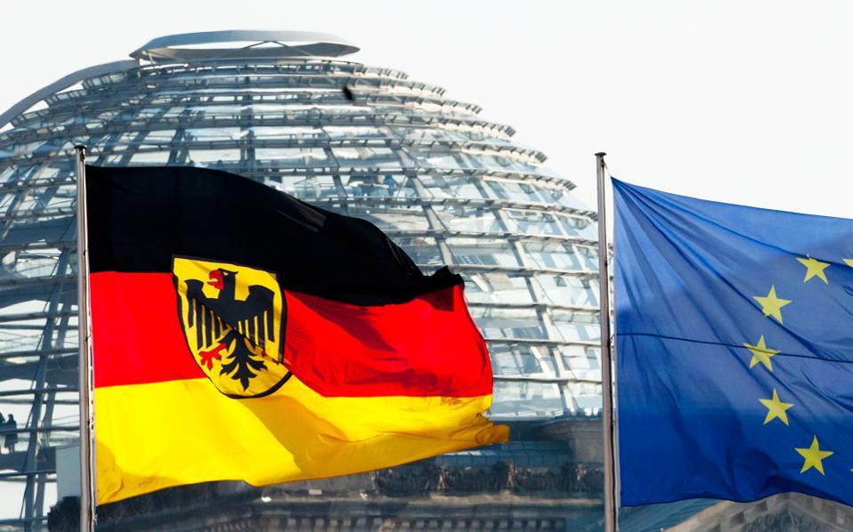 German lawmakers vote in favor of releasing next aid tranche, Schaeuble upbeat on Greece