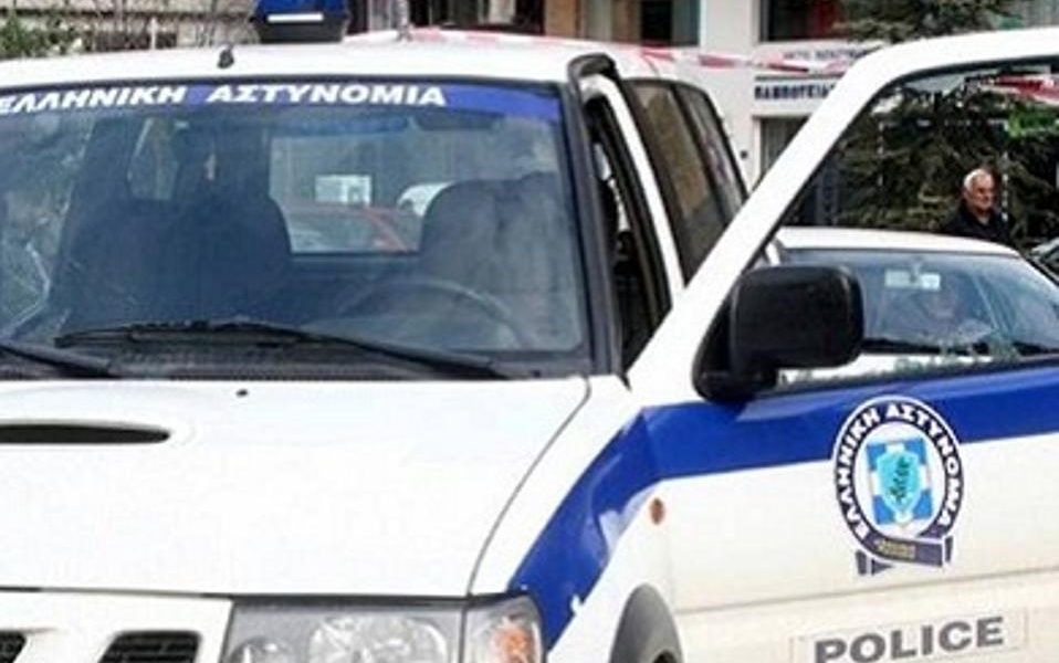 Armed men hold up money delivery in Athens