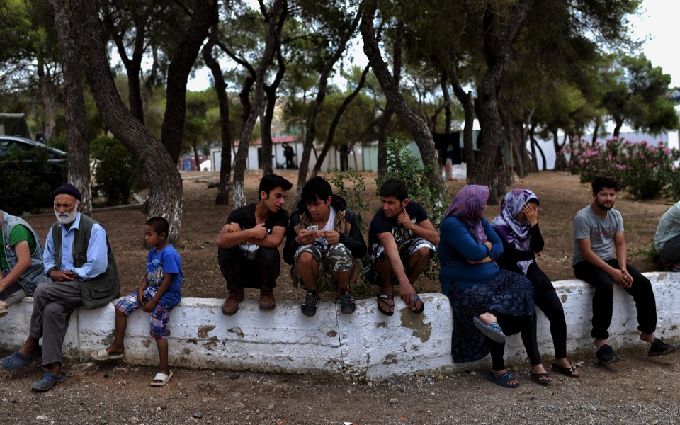 Project underway to pre-register thousands of stranded refugees, many with expired documents