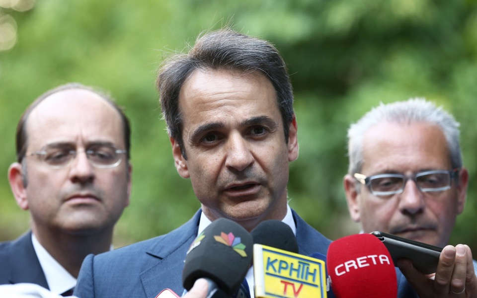 Mitsotakis slams populism, vows to fight electoral change