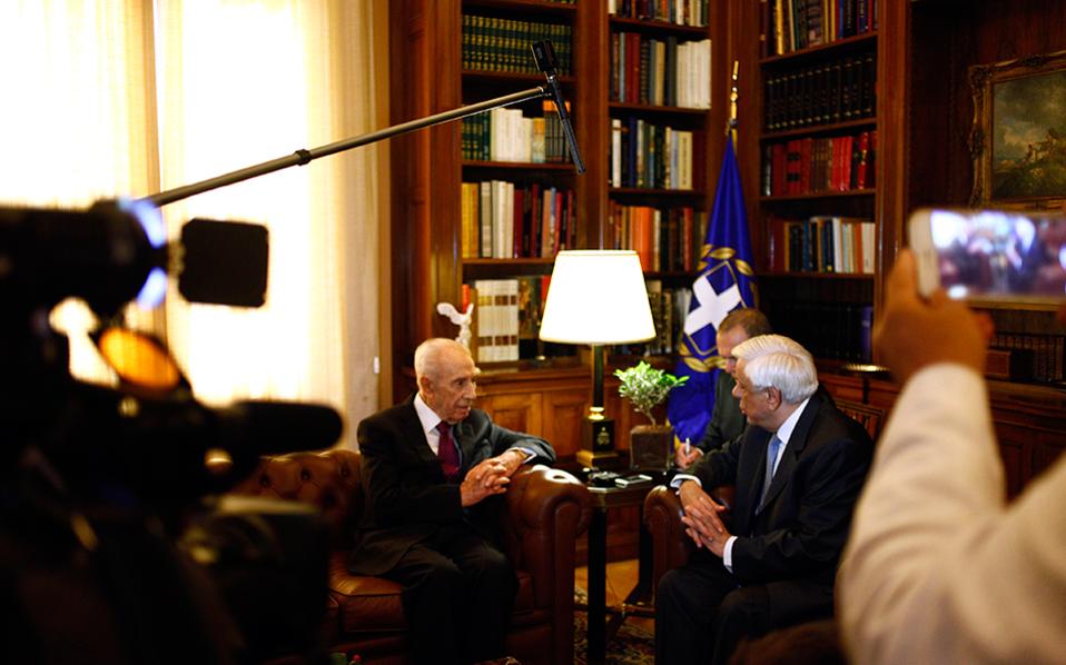 Israel’s Peres holds talks with Tsipras, Pavlopoulos in Athens