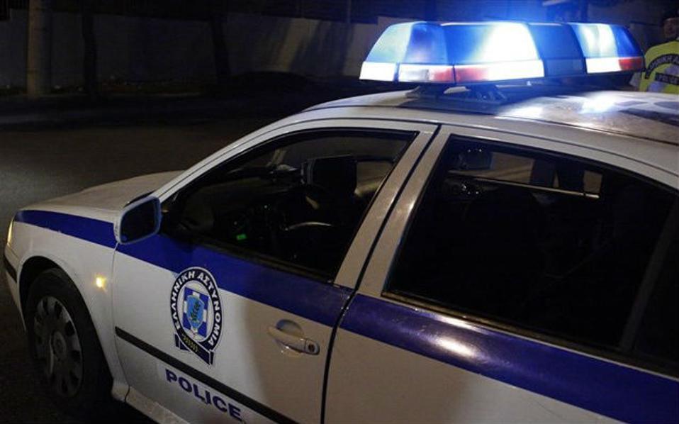 Manhunt for armed robbers in Athens