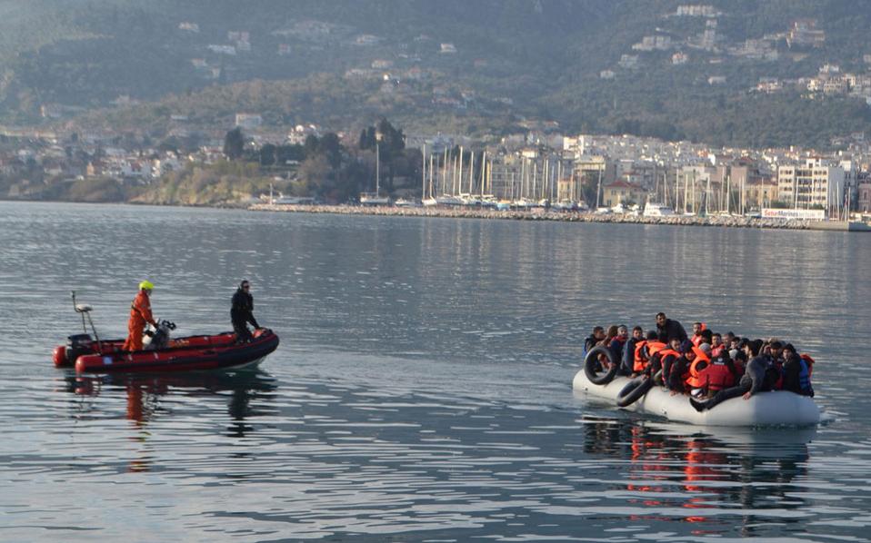 Boat carrying 40 refugees, migrants heading to Kythnos port