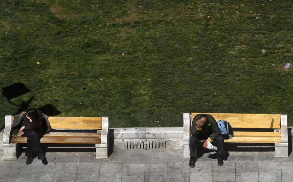 Greek unemployment rises to 17.0% in April, youth hardest hit