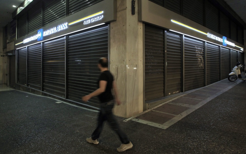 Mortgages issued by Greek banks declined 99 percent in past decade