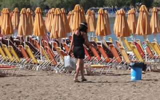 Four popular Attica beaches blacklisted