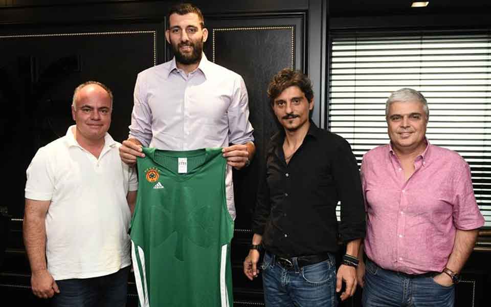 Greece center forward Bourousis signs with Panathinaikos