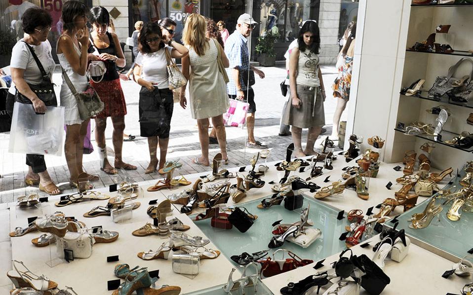 Summer sales in Athens begin on Monday, traders announce