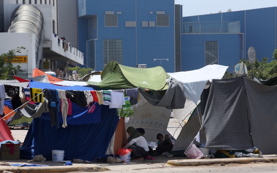 Plans afoot to empty Elliniko migrant camp