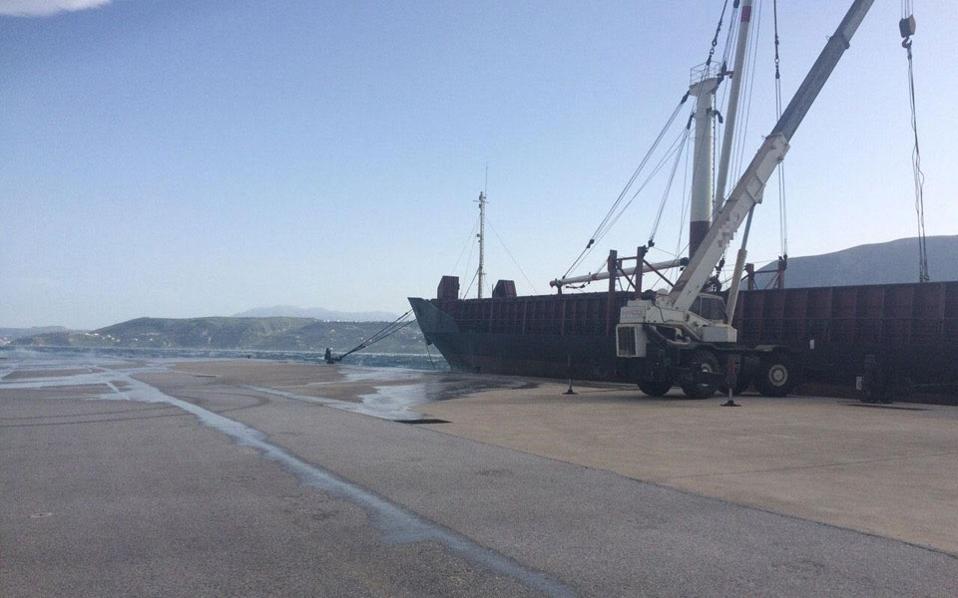 Officials eye ships carrying guns to Libya via Aegean