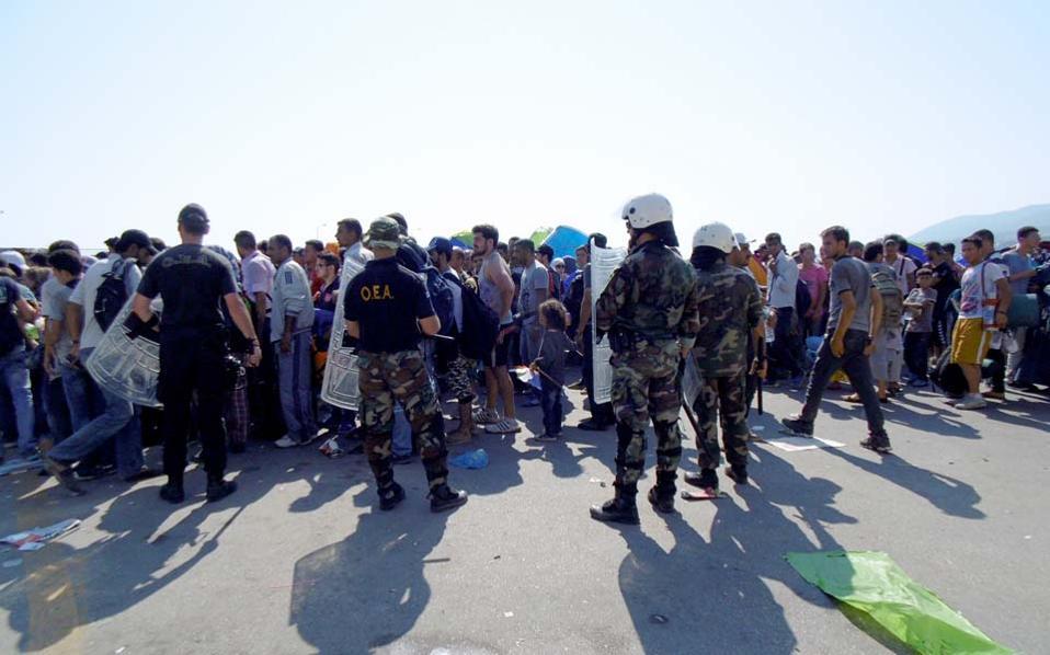 Migrants clash with police on Leros island
