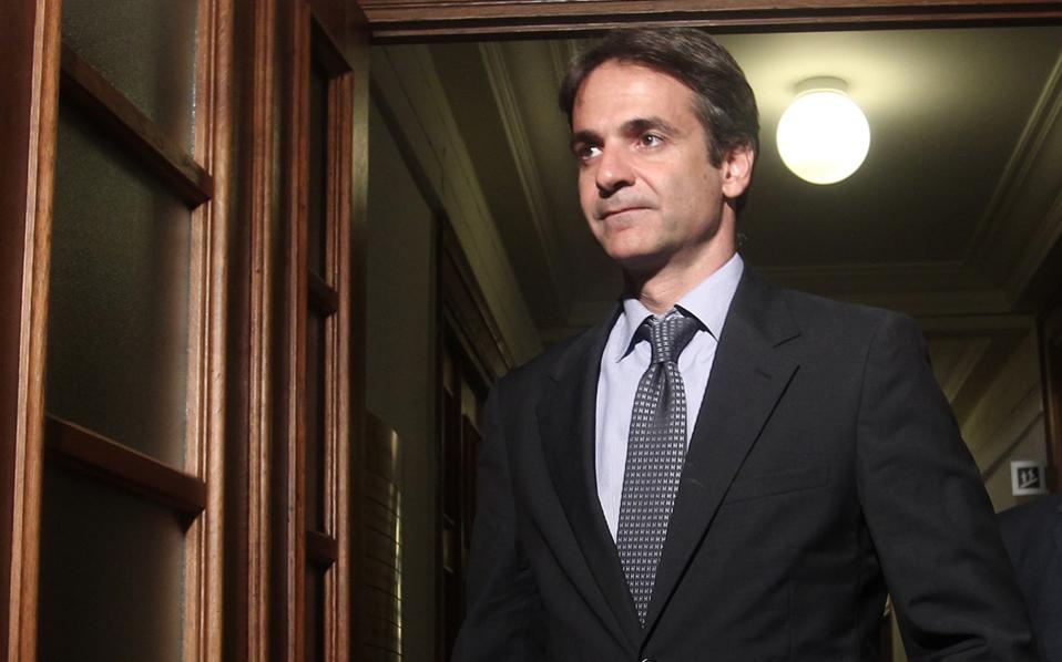 Mitsotakis holds talks with investors in London