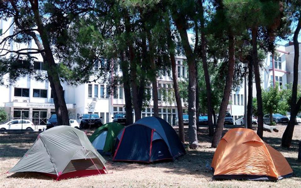 Fears of upheaval as hundreds of migrants camp on Thessaloniki campuses