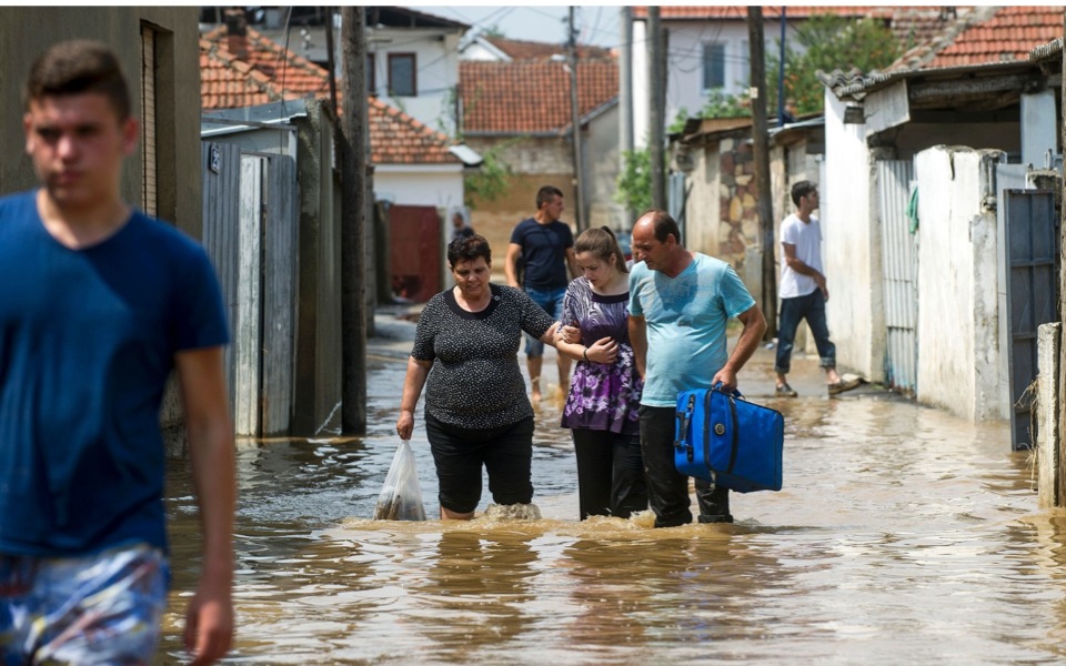 Greece sends aid to FYROM after deadly floods