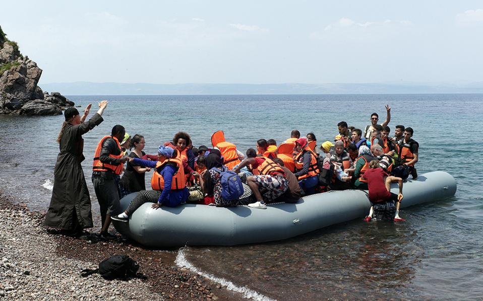 Coast Guard officers rescue 34 migrants off Lesvos
