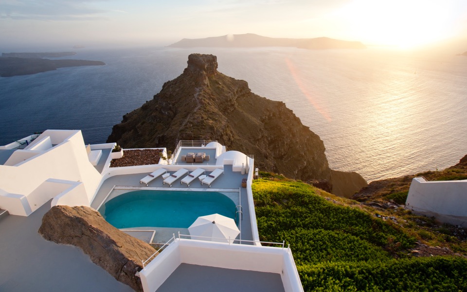 Greek hotels keep guests happier than rivals